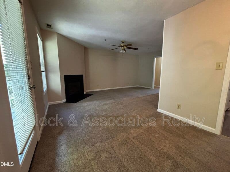 Fayetteville House: 259-7 Waterdown Drive