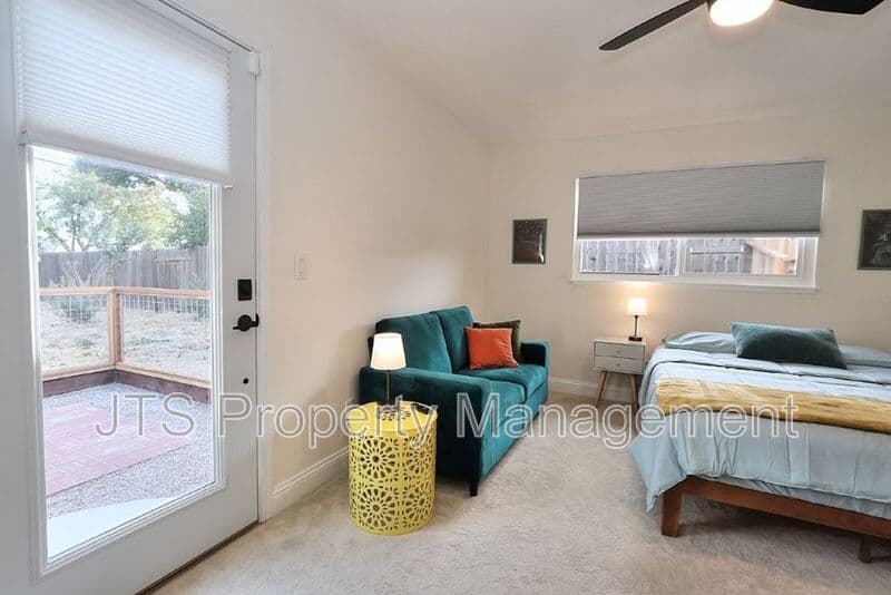 Fair Oaks House: 6906 Pin Oak Court