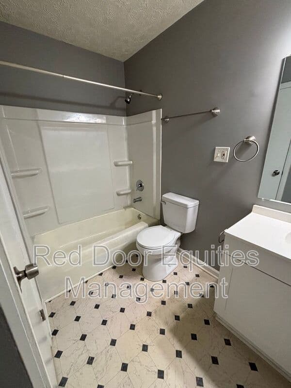 Lancaster House: 129 West Walnut Street