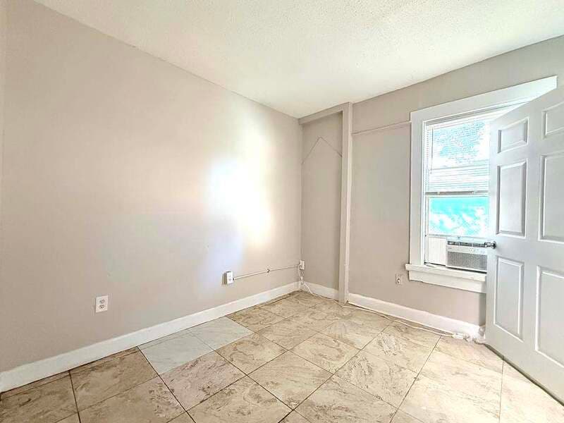 St. Petersburg House: 975 13th Avenue South