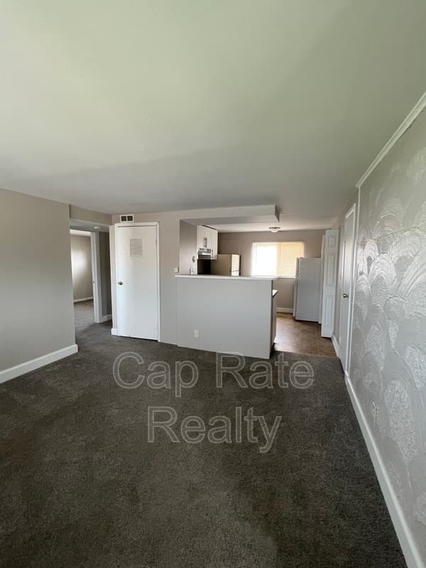 Columbus House: 3632 Cushing Dr