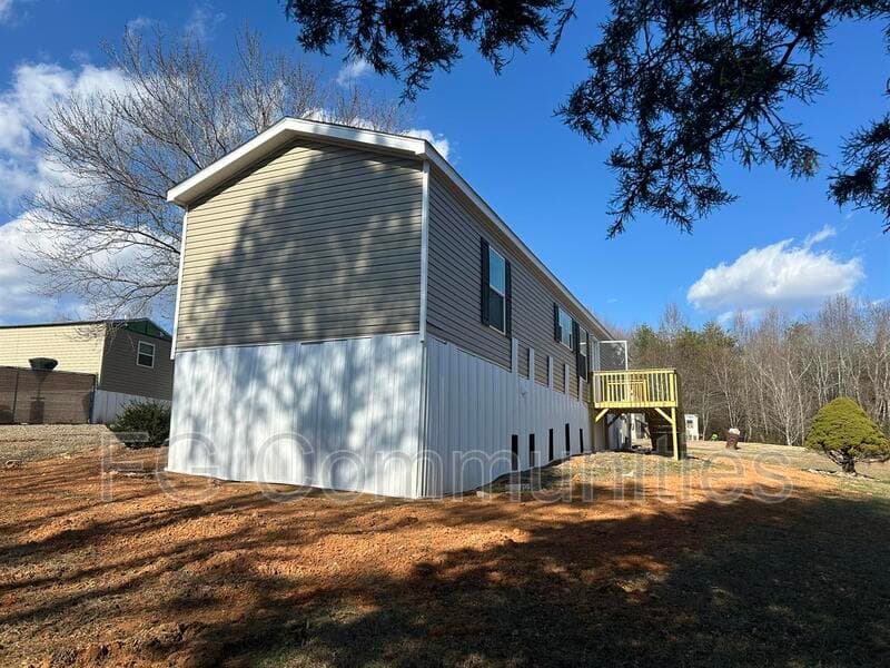 Taylorsville House: 66 Mt Pilot Mhp Drive