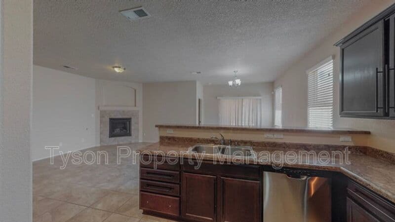Albuquerque House: 6557 Cliff Dwellers Rd NW