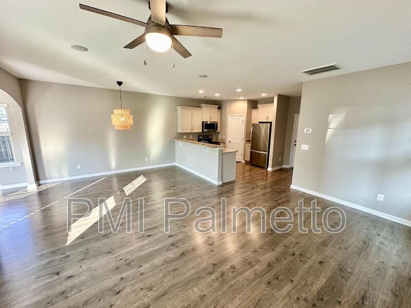 West Columbia House: 117 Weeping Oak Lane