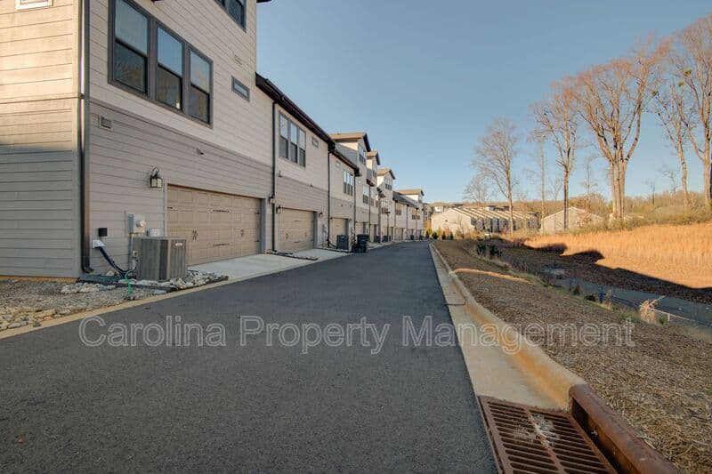 Charlotte House: 5939 Ardrey Kell Rd