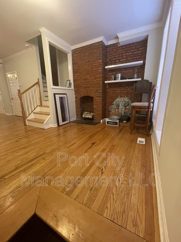 Baltimore Townhome: 14 South Ann Street