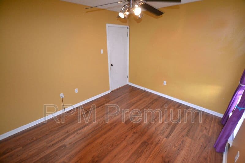 Baton Rouge House: 2136 S Flannery Rd.