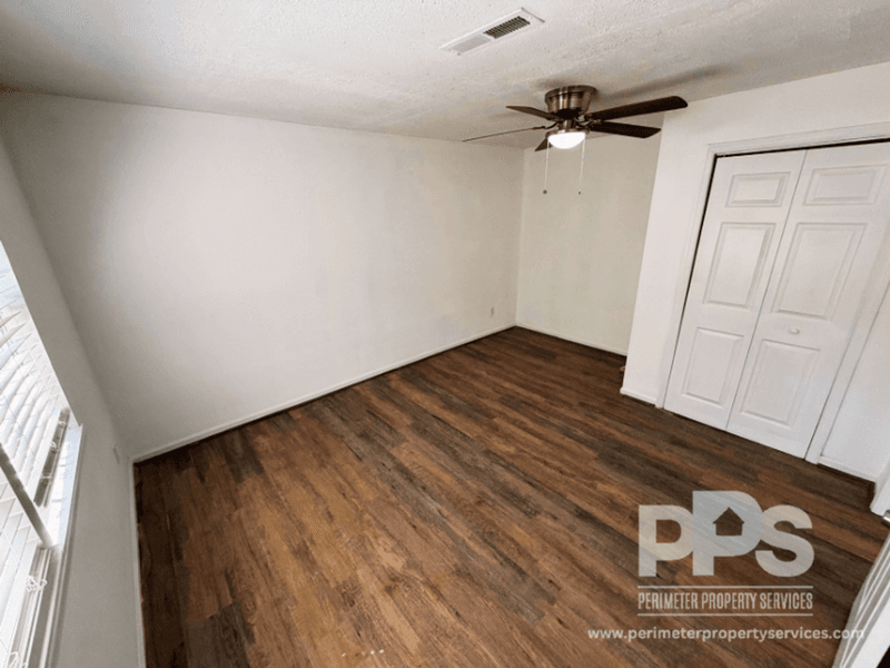 Union City House: 5544 Lakeside Dr