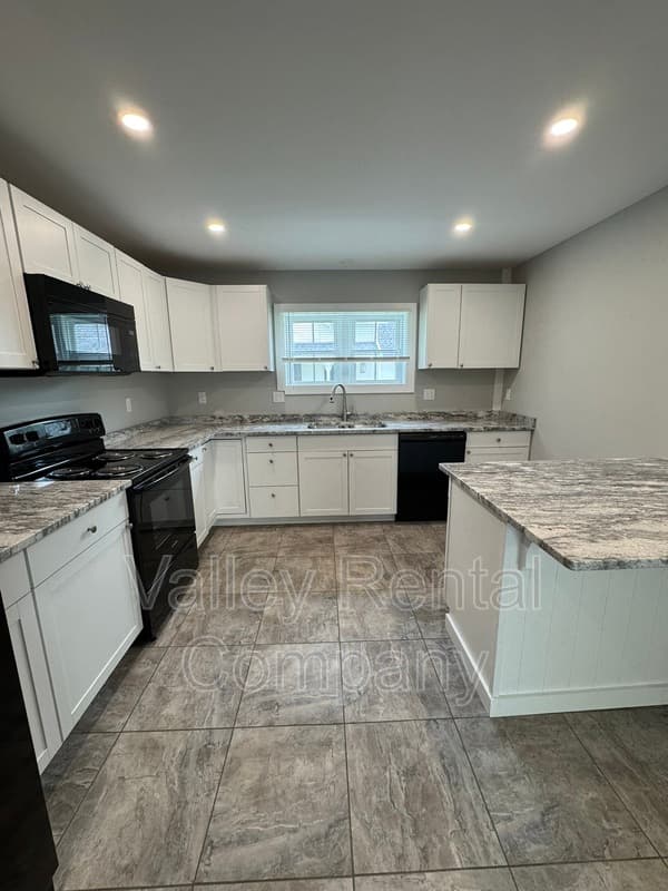 Sunderland House: 118 North Main Street - 1