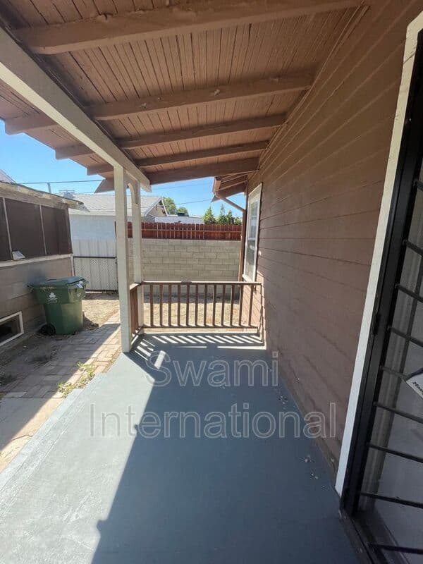 Los Angeles House: 643 W. 58th St.