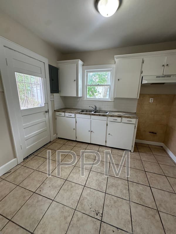 Harlingen House: 501 W Pierce Ave