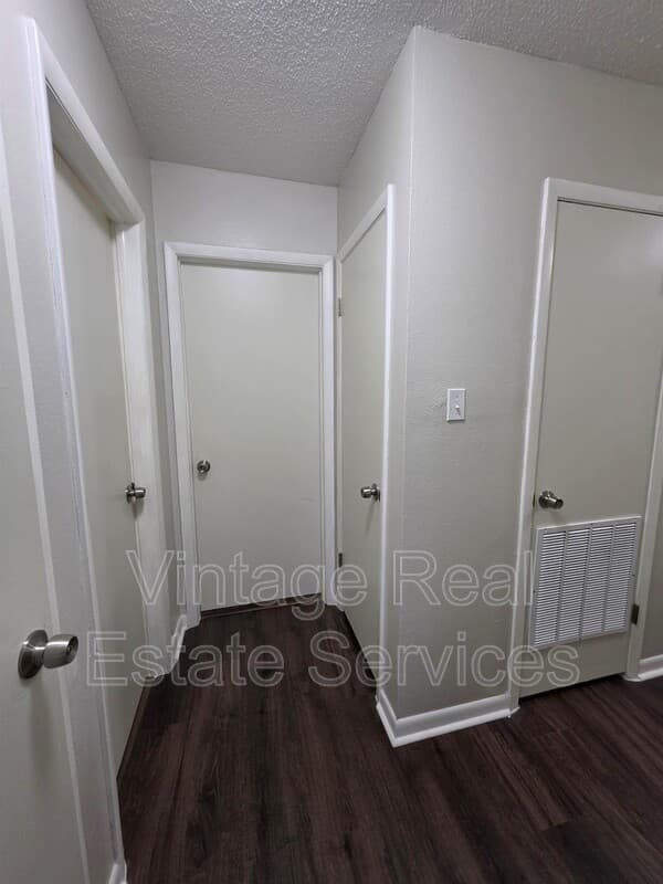 Brandon House: 851 Creekway Ct