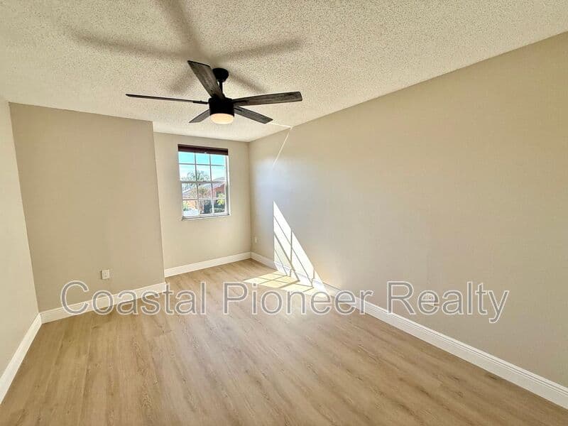 Tampa House: 8731 Huntfield St