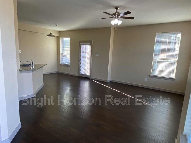 Hurst Condo: 3621 Valley Vista Drive