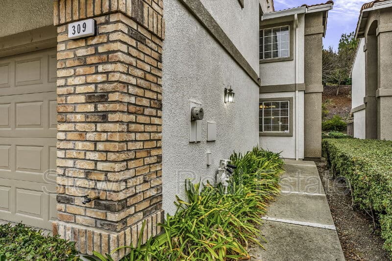 Danville House: 309 Camino Arroyo