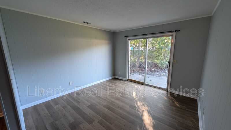Hinesville Condo: 989 Live Oak Dr