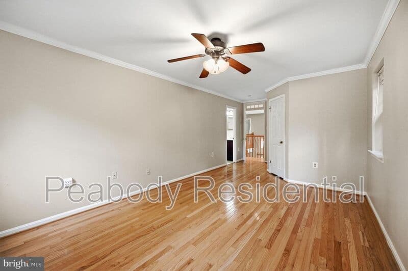 Reston House: 1649 Bennington Hollow Ln