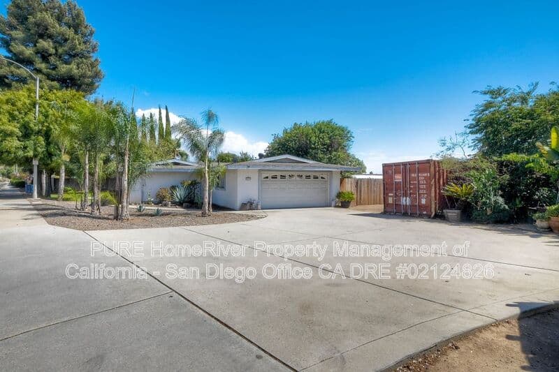 Escondido House: 2135 E El Norte Pkwy
