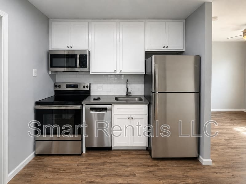 Maplewood Condo: 2509 Bellevue Avenue - 1