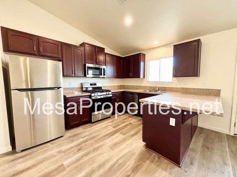 Hesperia House: 9550 Tamarisk Ave.