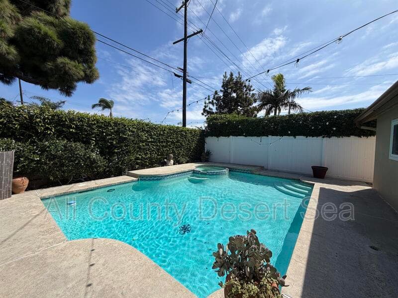 Huntington Beach House: 17542 Wrightwood Ln