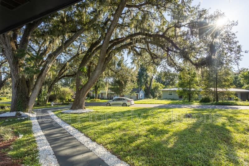 Tampa House: 307 Glen Burnie Avenue