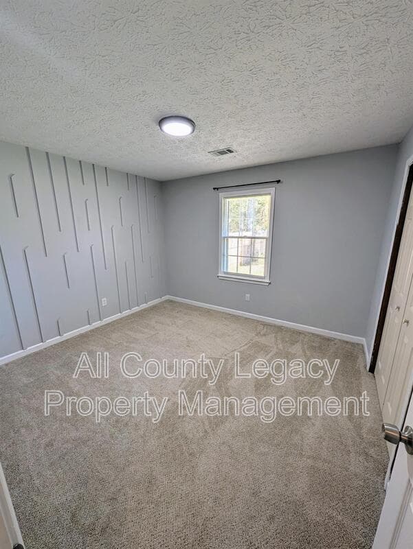 Auburn House: 383 Blackberry Cir