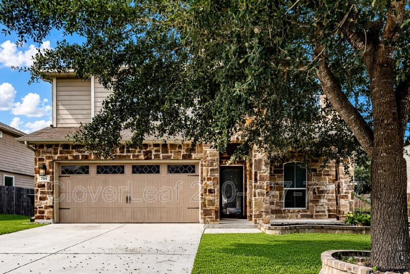 Schertz House: 764 Clearbrook Ave
