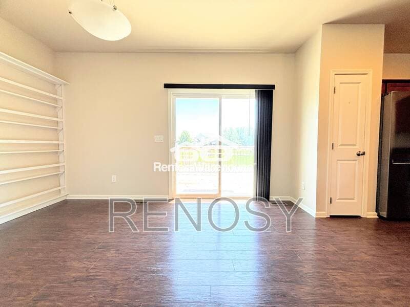 Waukee Townhome: 52 SE Booth