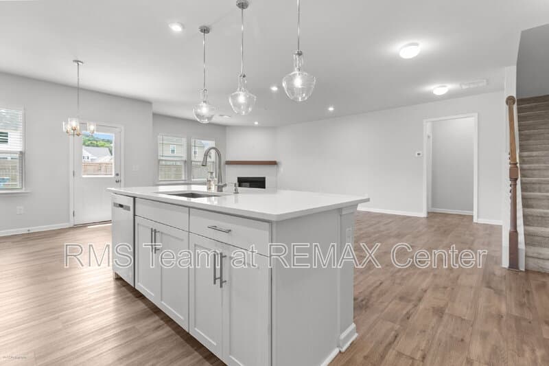 Auburn House: 1333 Maston Rd