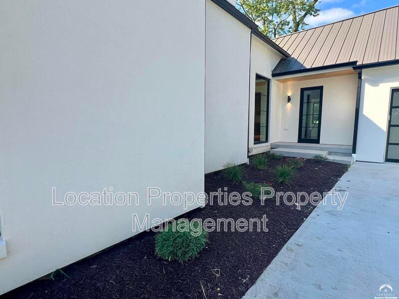 Lawrence House: 1840 Quail Creek Drive
