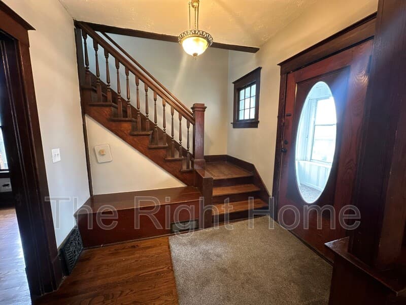 Omaha House: 1518 S 25th St