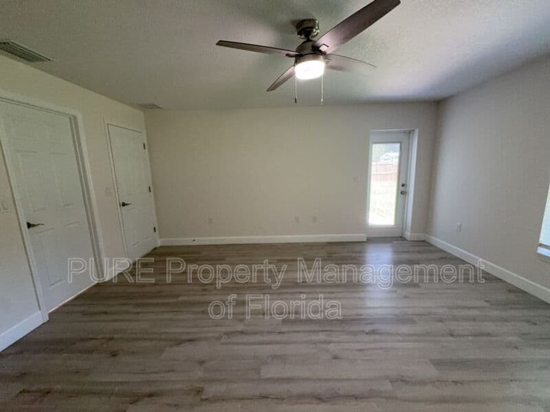 Ocala House: 11165 NW 7th Street