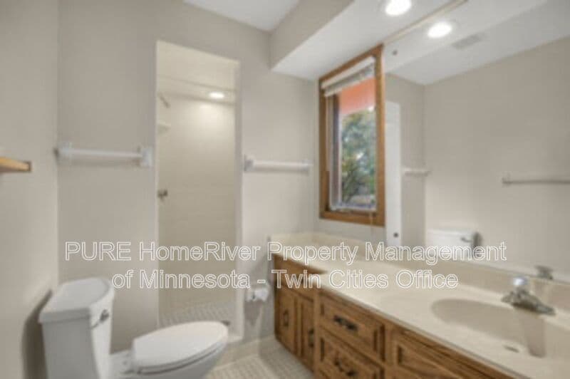 Edina House: 7420 Hyde Park Cir