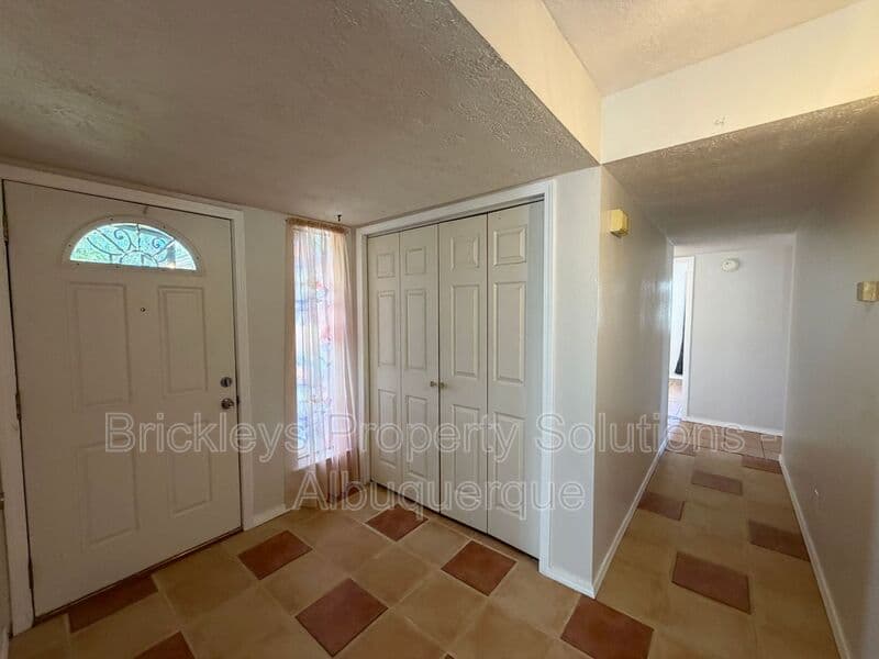 Albuquerque House: 5812 Brahma Dr NW