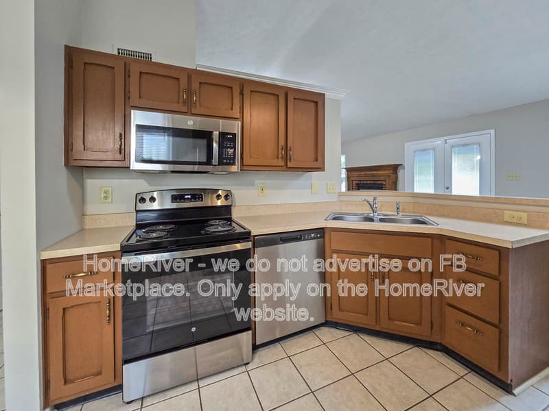 Indianapolis House: 11120 Bayridge Cir W
