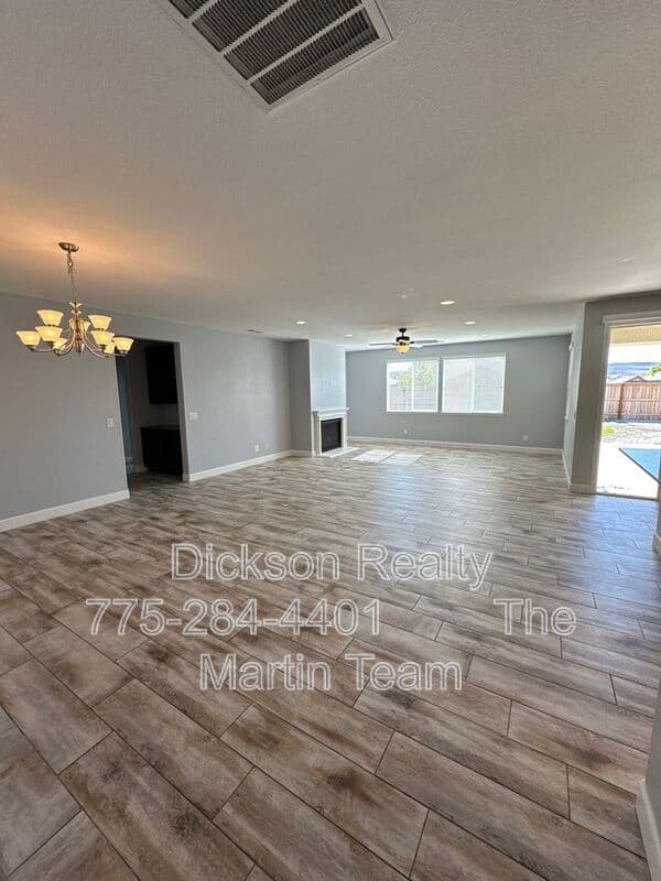 Sparks House: 816 Thacker Pass Dr