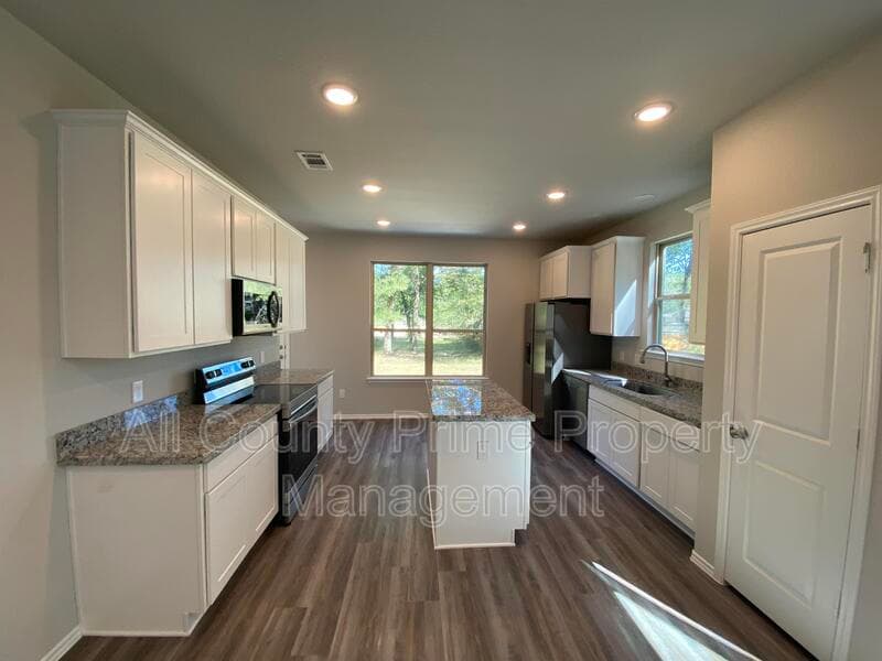 Montgomery House: 15860 Pecan Drive