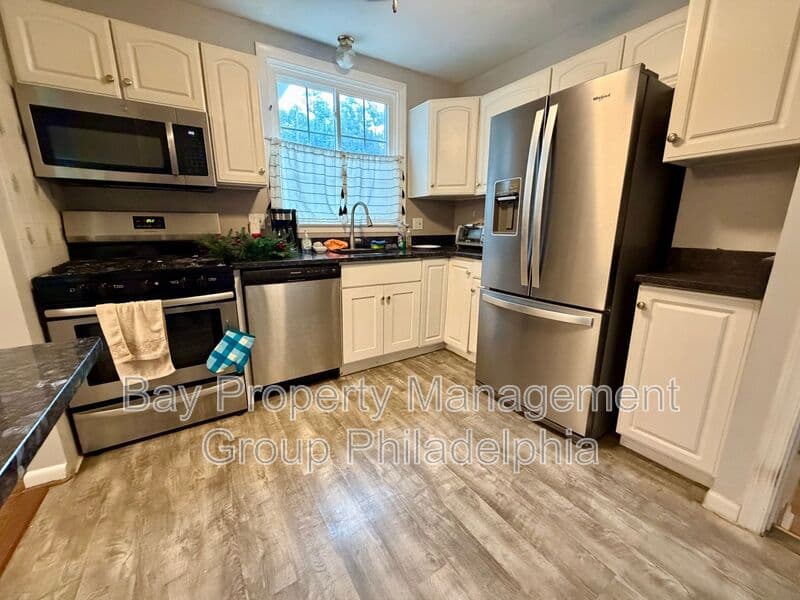 Glenside House: 300 Winding Way