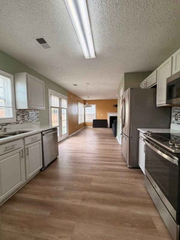 Columbia House: 25 Willow Hurst Court