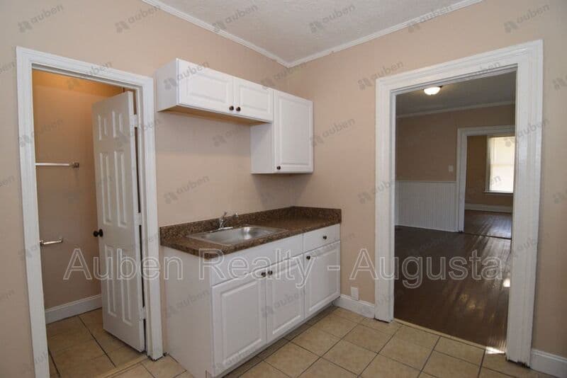 Augusta House: 1717 Starnes Street