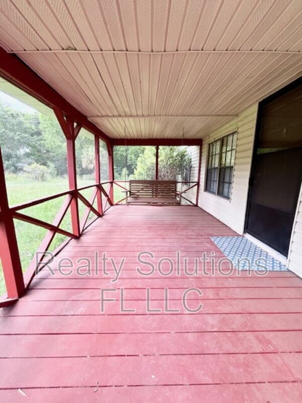 Clermont House: 15518 Lake Apopka Road