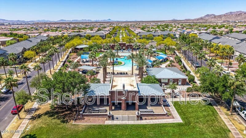 Buckeye House: 4301 N Golf Dr