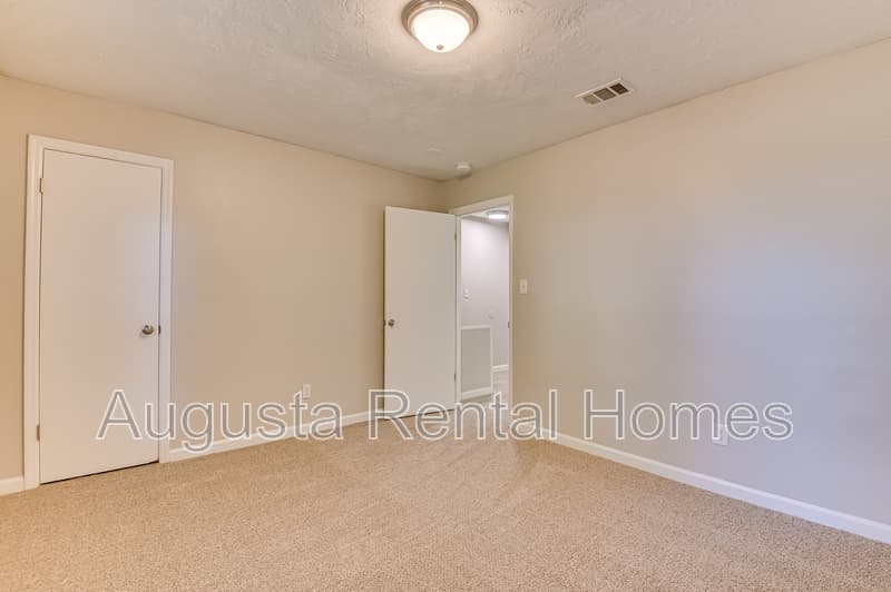 North Augusta Townhome: 140 Chalet North Court