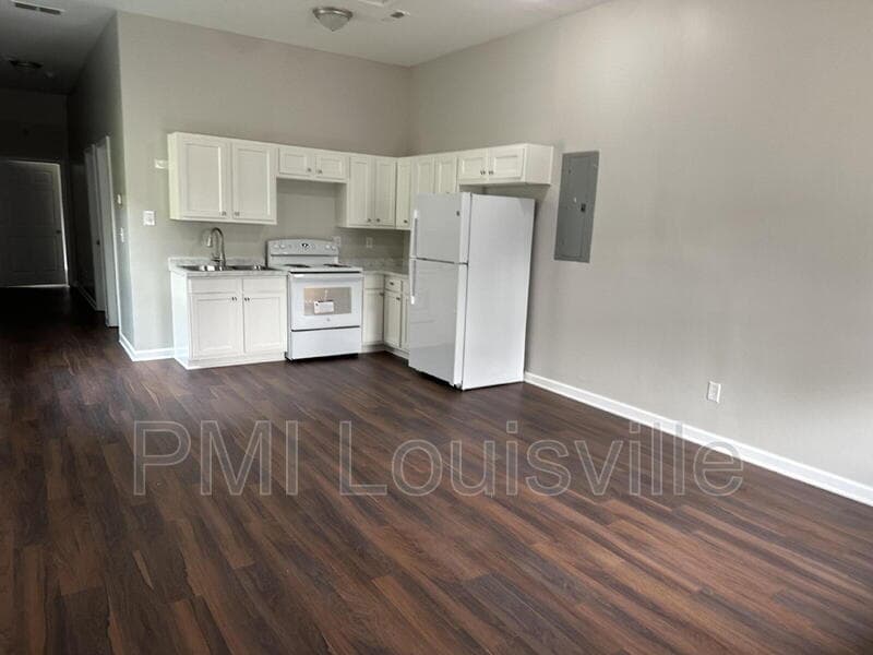 Louisville House: 226 N 26th St