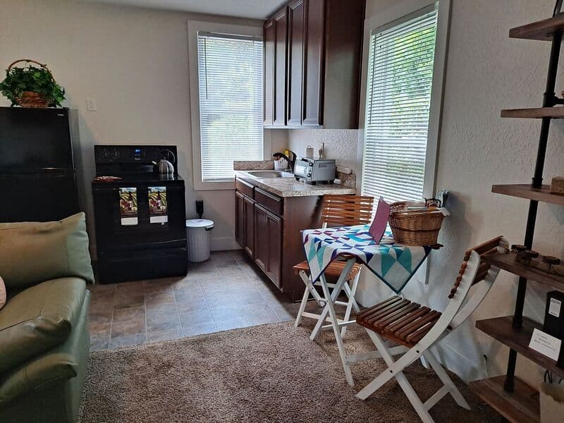 Deland Condo: 206 E Howry Ave