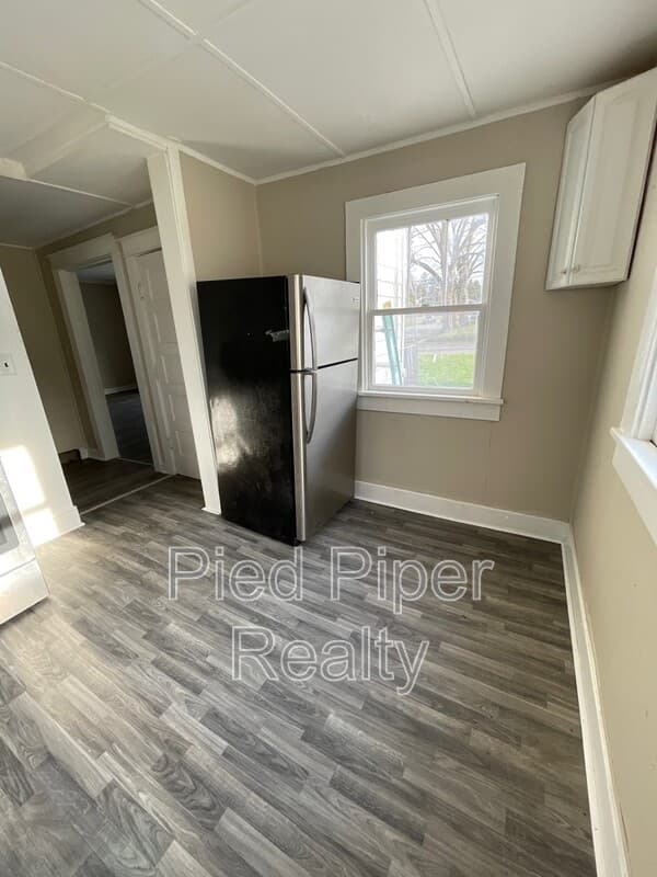 Freeport House: 1254 S Chicago Ave