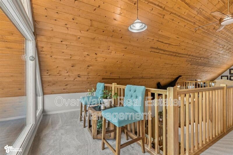 Eagle River House: 10610 High Bluff Dr