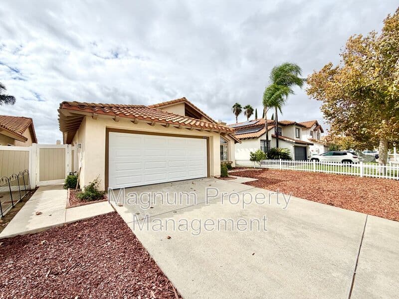 Murrieta House: 25167 Parkcrest Dr