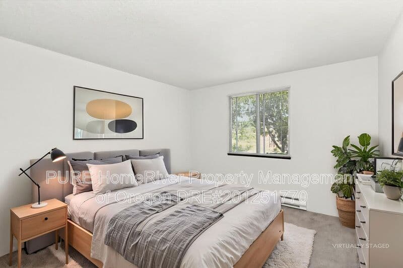 Portland Condo: 14142 NE Sandy Blvd